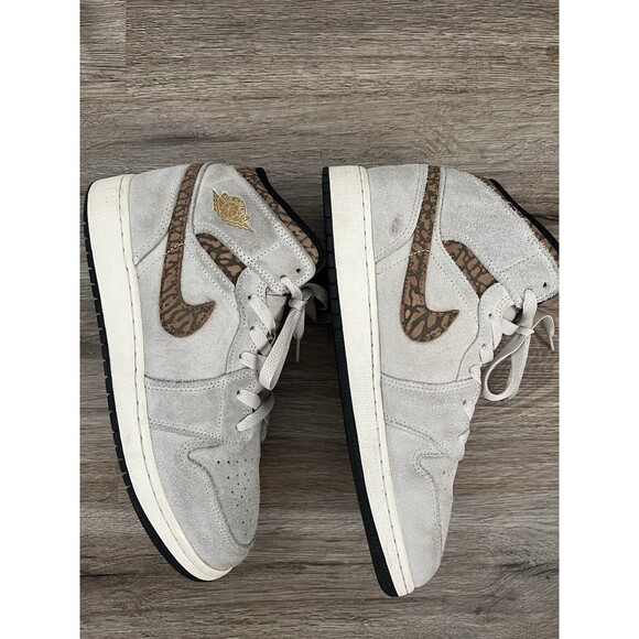 Nike Youth Air Jordan AJ1 Mid SE  Beige Suede  Sneakers DZ5370-102 Size 7Y - Picture 6 of 8